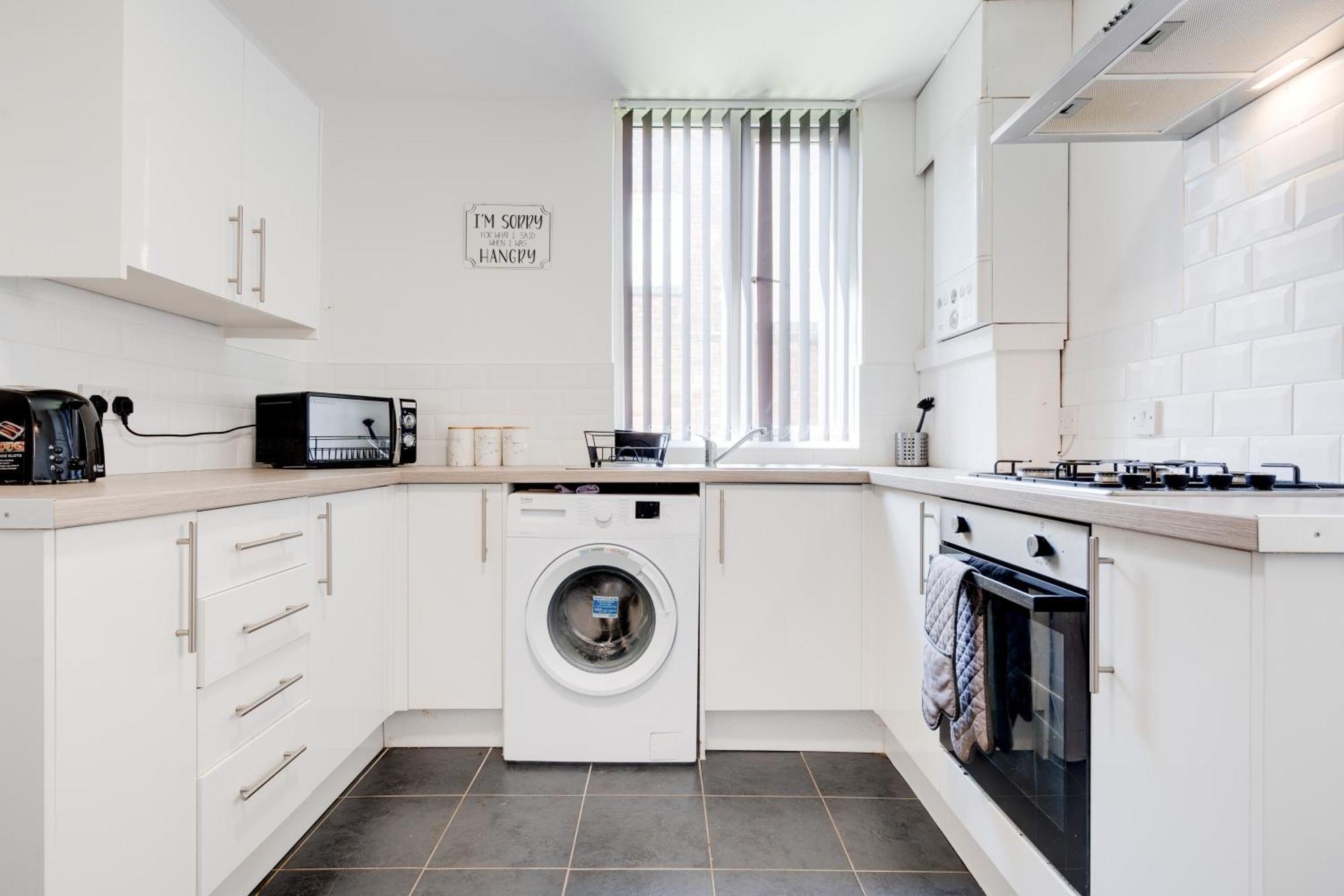 Huge 4 Bedroom Ensuite-Liverpool-Parking Exterior foto