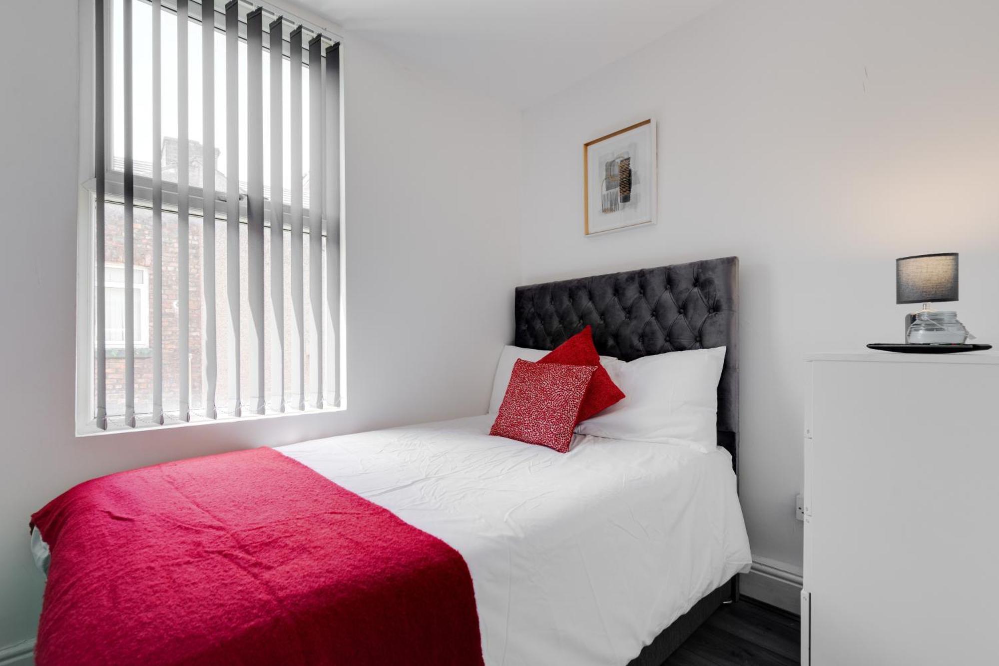 Huge 4 Bedroom Ensuite-Liverpool-Parking Exterior foto