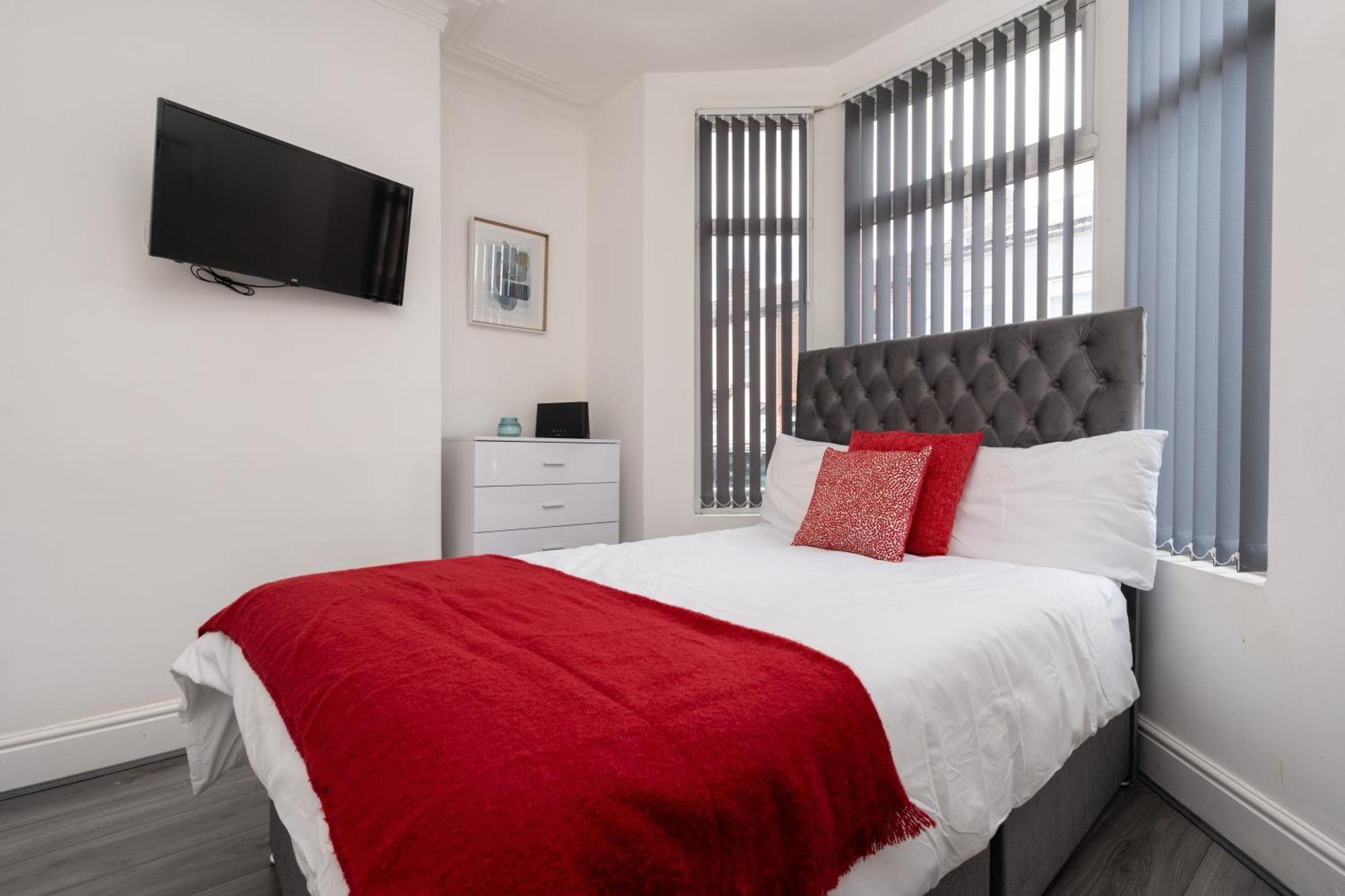 Huge 4 Bedroom Ensuite-Liverpool-Parking Exterior foto